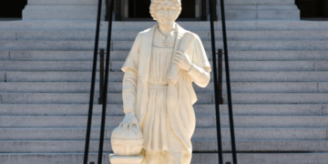 « Bataille mémorielle »: Trump installe une statut de Christophe Colomb près de la Maison-Blanche
