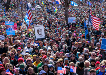 Un record: au moins 8 millions de personnes manifestent contre Trump à travers les États-Unis