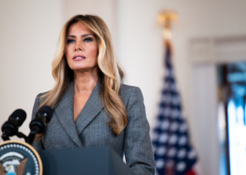 Affaire Epstein: Melania Trump nie tout lien avec les crimes commis par le pédocriminel