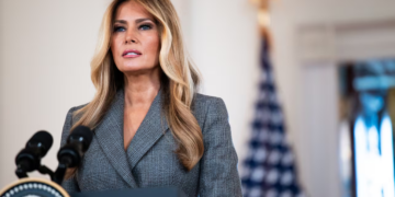 Affaire Epstein: Melania Trump nie tout lien avec les crimes commis par le pédocriminel