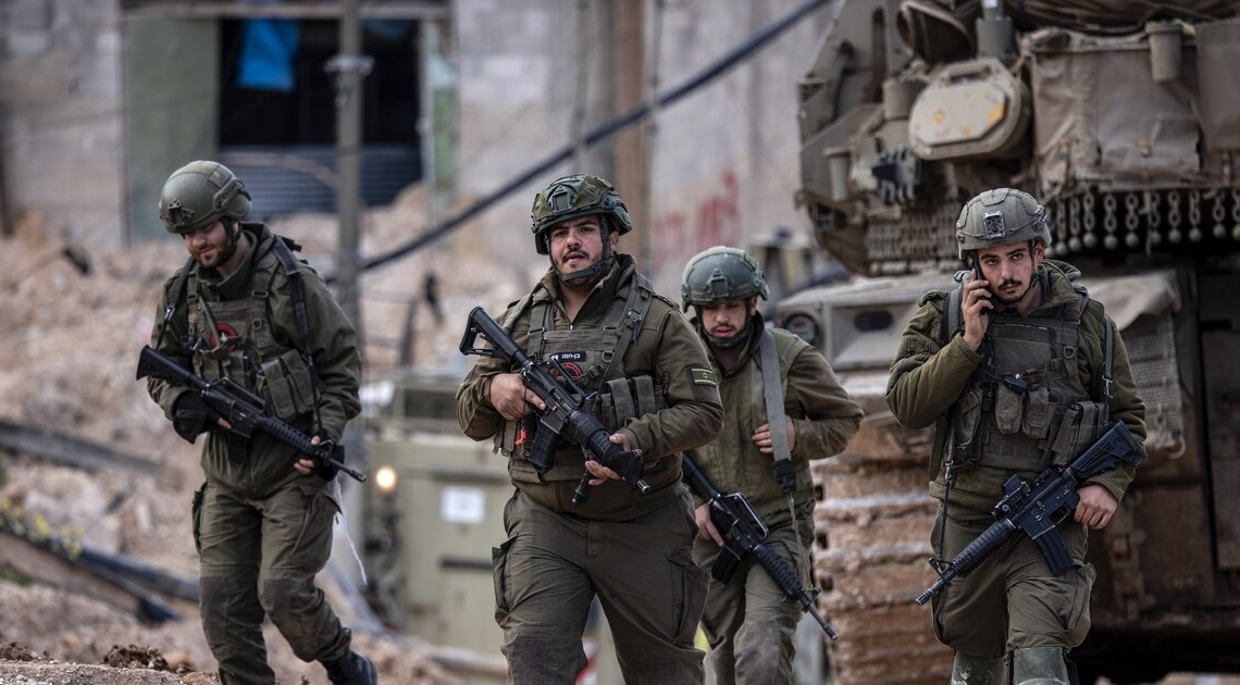 Des soldats israéliens tirent du gaz lacrymogène sur des écoliers en Cisjordanie