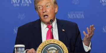 Détroit d&rsquo;Ormuz : l&rsquo;Iran annonce sa réouverture, Donald Trump maintient le blocus américain