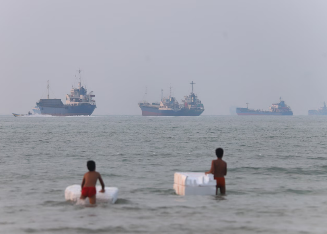 Malgré les attaques: Des dizaines de navires traversent le détroit d’Ormuz