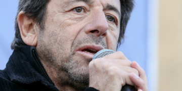 Accusé dans de nombreuses affaires: Patrick Bruel visé par une nouvelle plainte pour viol sur une mineure