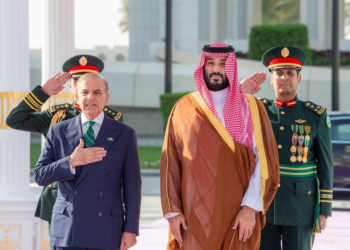 « Nous risquons de devenir une partie au conflit »: Le Pakistan tiraillé entre son rôle de médiateur et ses engagements envers l&rsquo;Arabie Saoudite