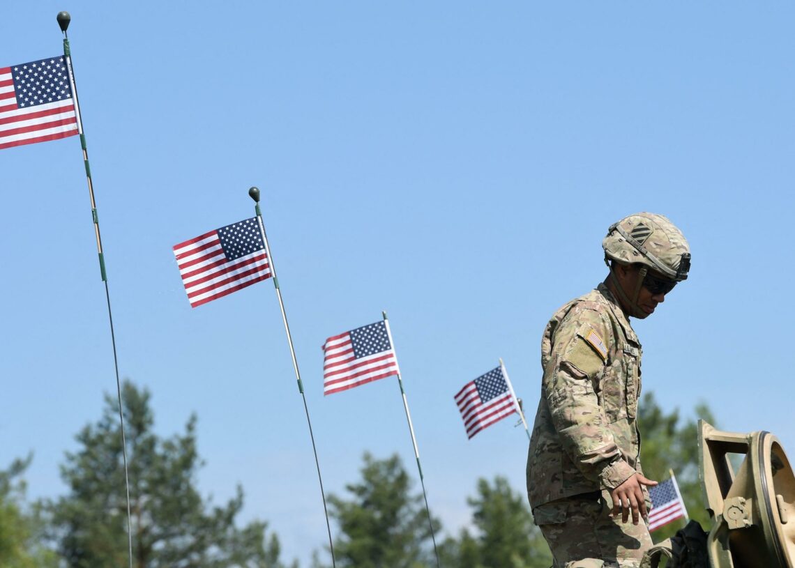 De nouvelles frappes? Les États-Unis appellent leurs citoyens à « envisager de quitter » le Moyen-Orient