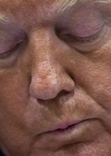 Trump regarde ailleurs…