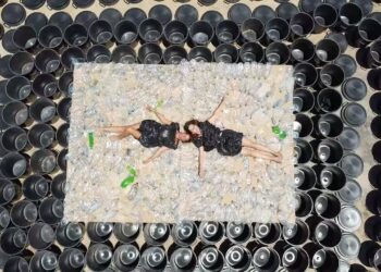 Installation artistique à la plage de Chaffar Mahrès: Quand les déchets deviennent le miroir d’un littoral en danger