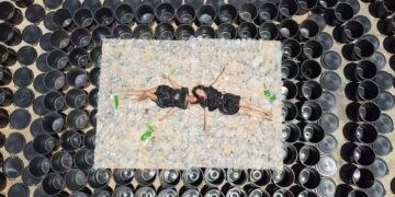 Installation artistique à la plage de Chaffar Mahrès: Quand les déchets deviennent le miroir d’un littoral en danger