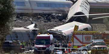 Neuf mois après un accident similaire: Une collision de trains en Espagne fait 68 morts, un deuil national de trois jours décrété